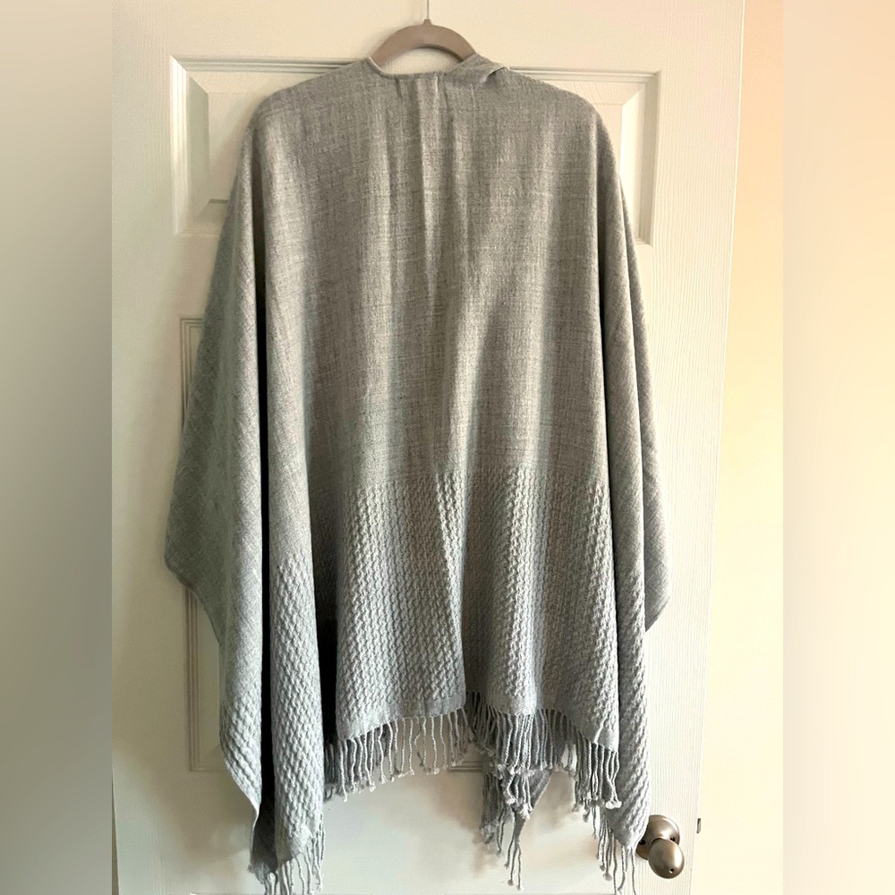 Mersea Classic Travel Wrap in Fog Gray, OS